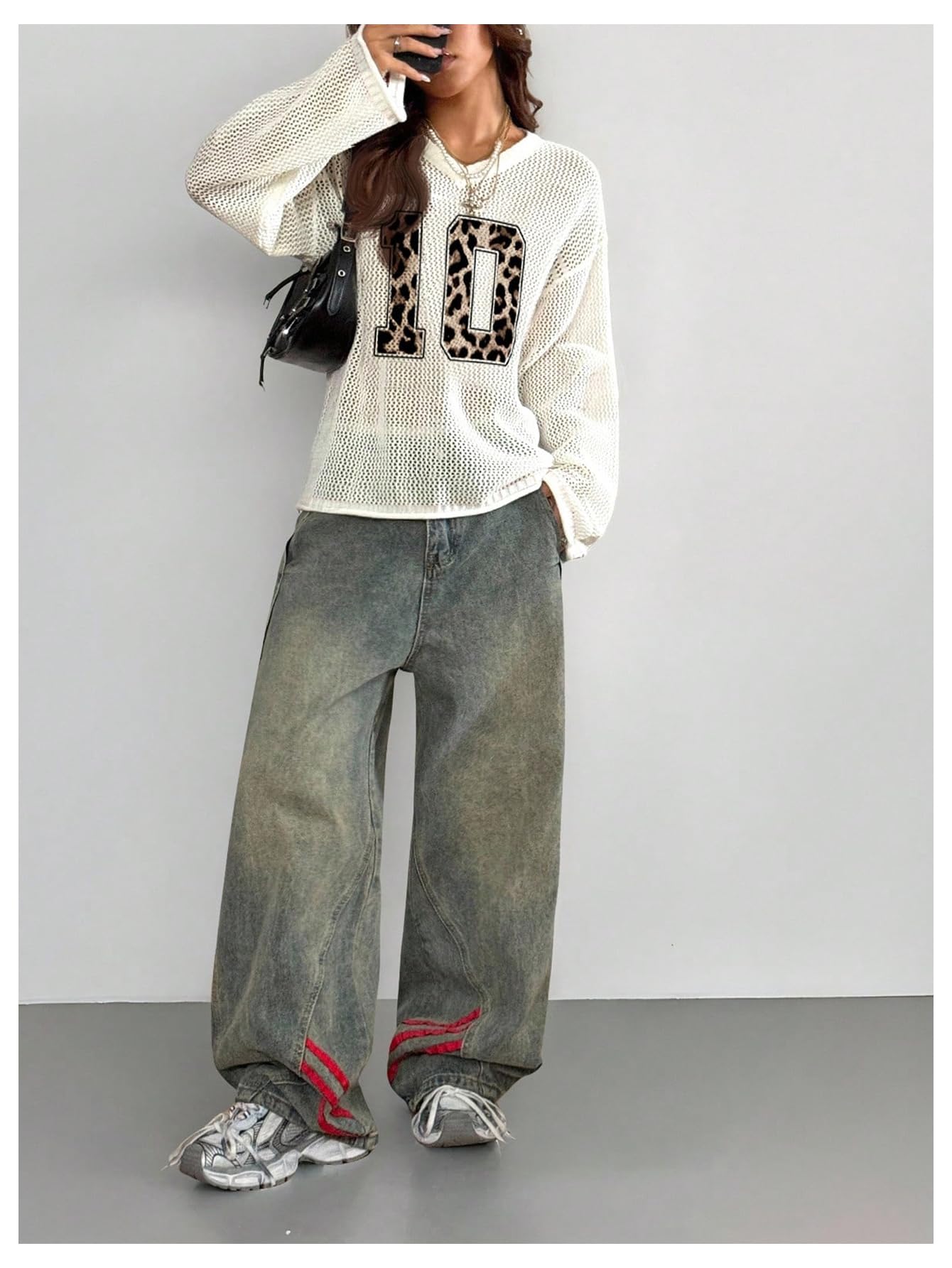 Verdusa Women's Y2k Tops Jersey Shirts Oversized Crochet Graphic Going Out Tops V Neck Pullover Sweater Streetwear